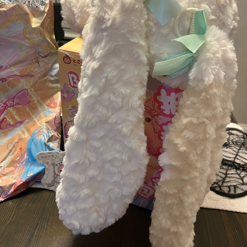 400% Baby Three Plush Toy is a 400% huggable backpack - Picture 5 of 13